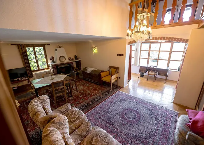 Vineyard Rustika 公寓 *